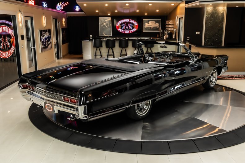 1965 Pontiac Bonneville 26
