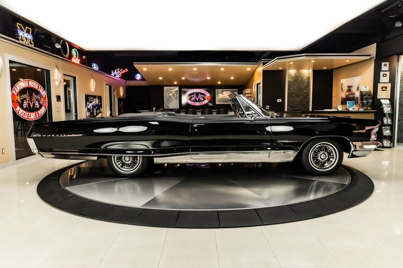 1965 Pontiac Bonneville 22