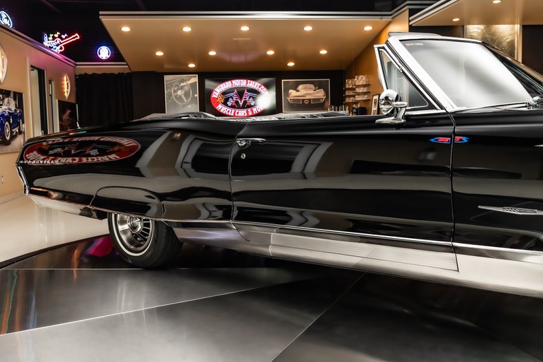 1965 Pontiac Bonneville 43