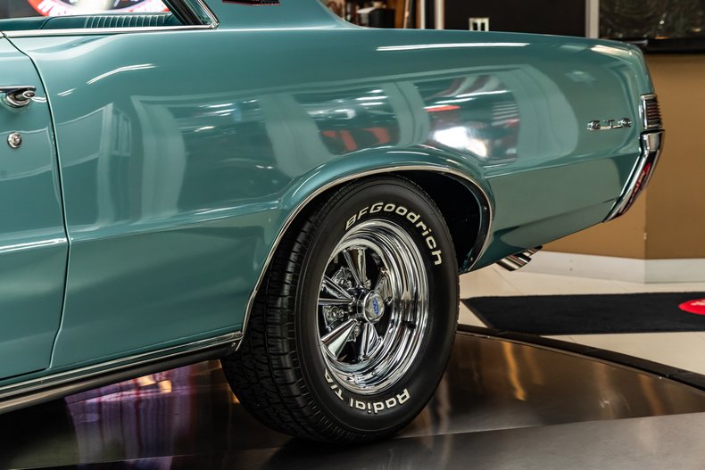 1965 Pontiac GTO 32