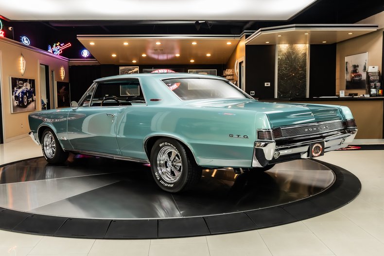 1965 Pontiac GTO 17