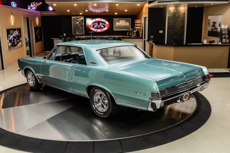1965 Pontiac GTO 18