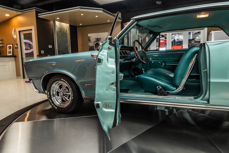 1965 Pontiac GTO 55
