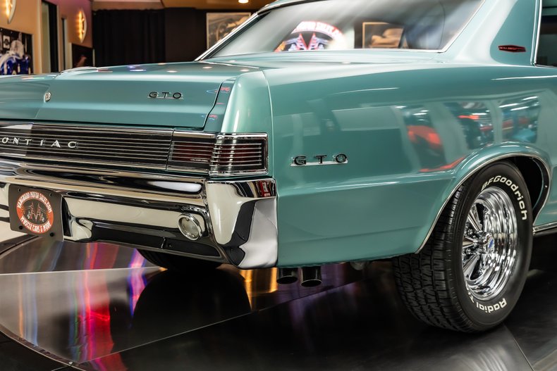1965 Pontiac GTO 43
