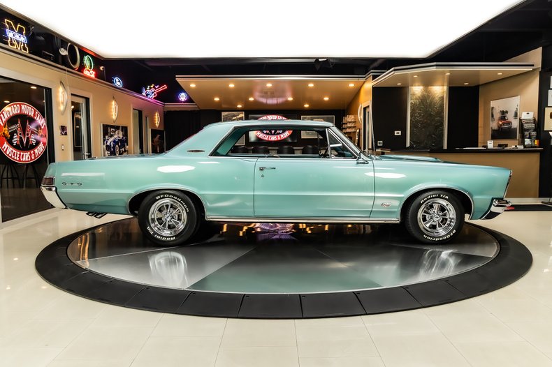 1965 Pontiac GTO 12