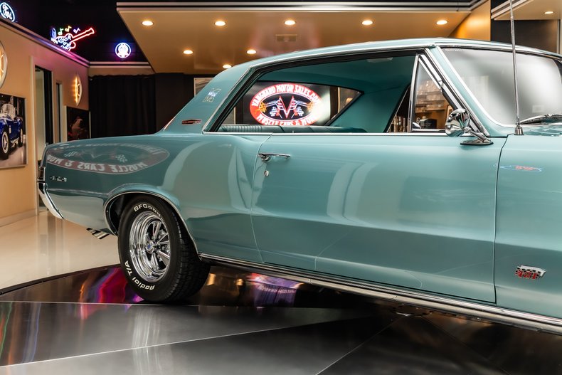 1965 Pontiac GTO 23