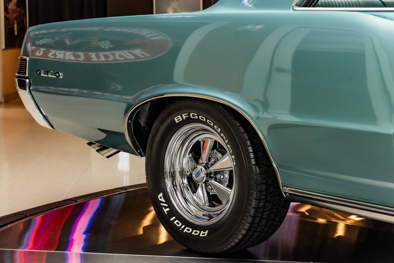 1965 Pontiac GTO 24