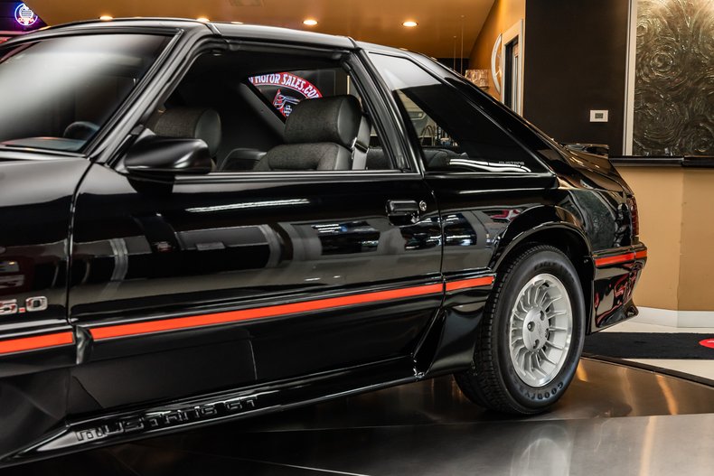 1987 Ford Mustang 32