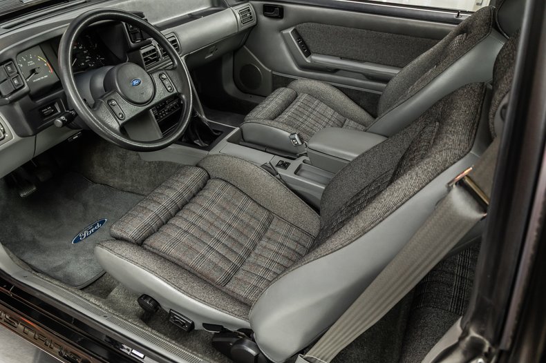 1987 Ford Mustang 3