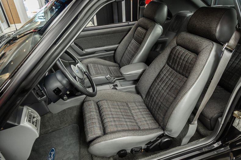 1987 Ford Mustang 60