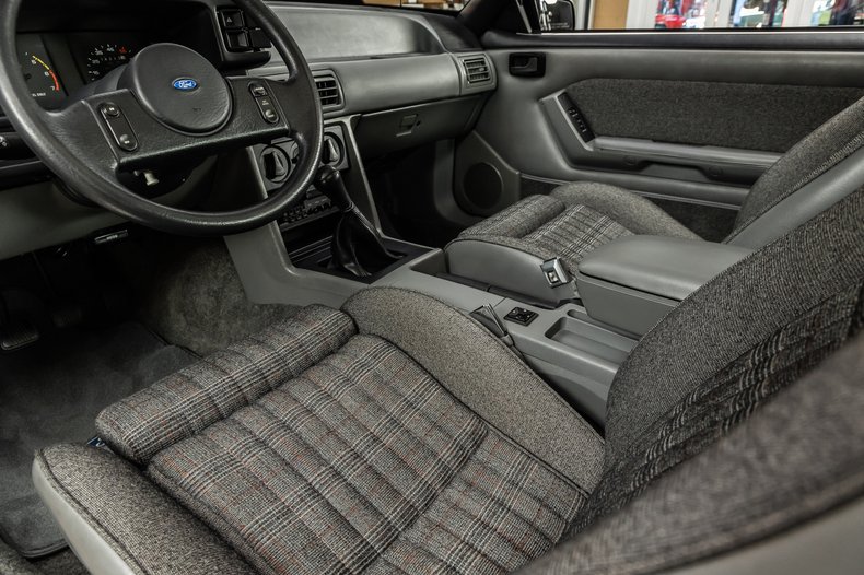 1987 Ford Mustang 69