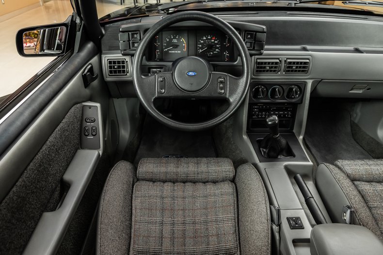 1987 Ford Mustang 64