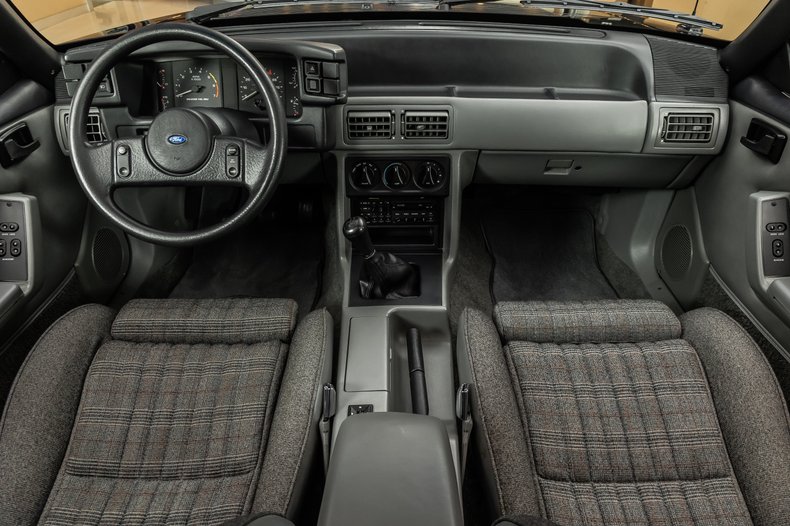1987 Ford Mustang 70