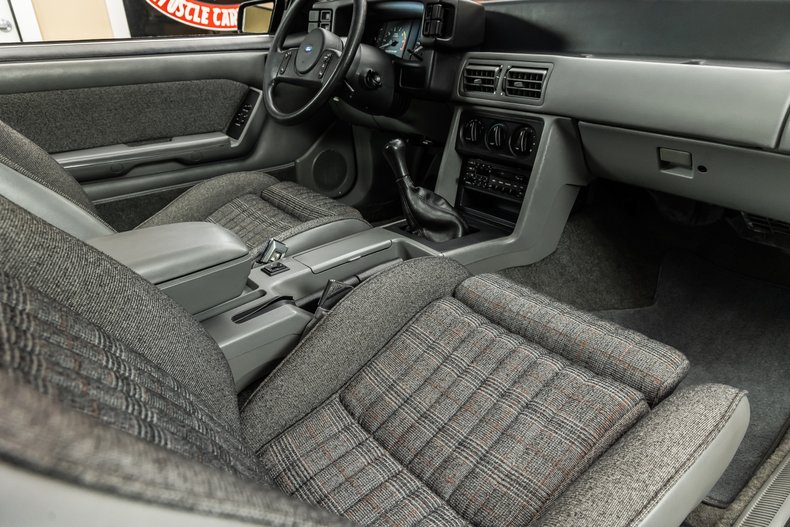 1987 Ford Mustang 71