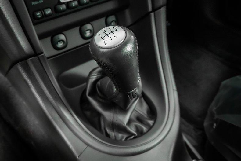 2004 Ford Mustang 10