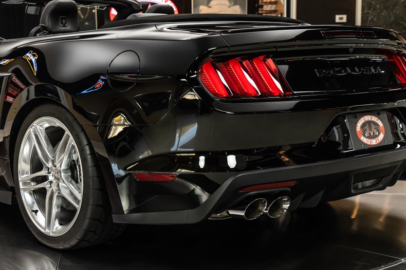 2017 Ford Mustang 35