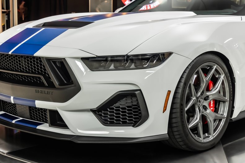 2025 Ford Mustang 28
