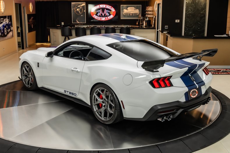 2025 Ford Mustang 16