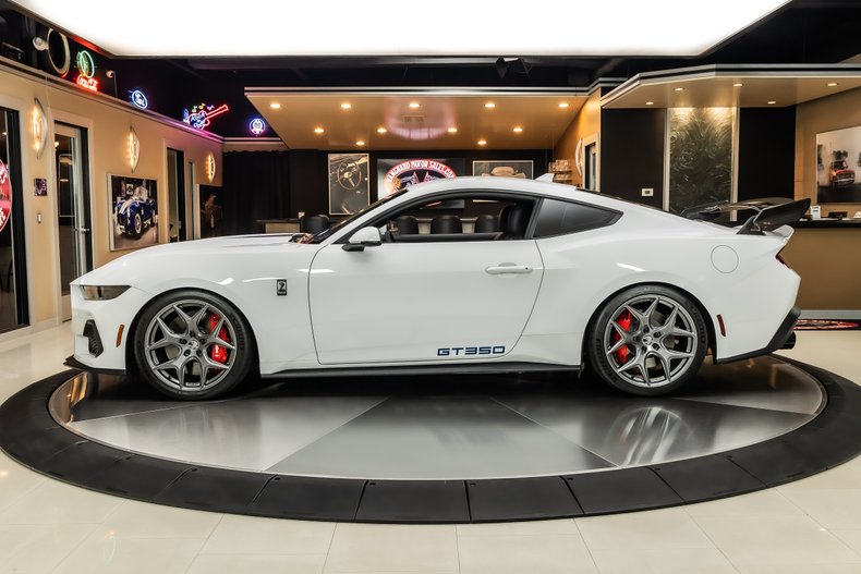 2025 Ford Mustang 17