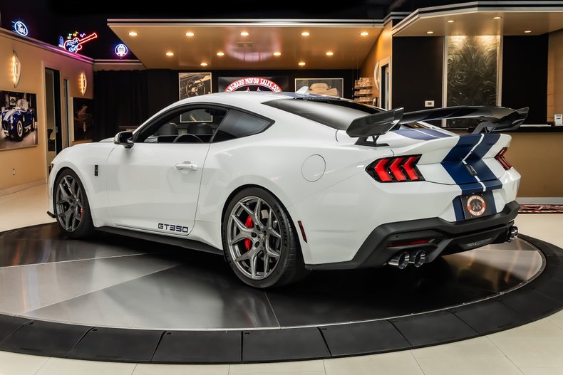 2025 Ford Mustang 15