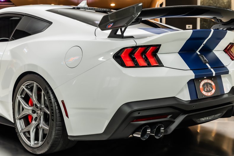 2025 Ford Mustang 33