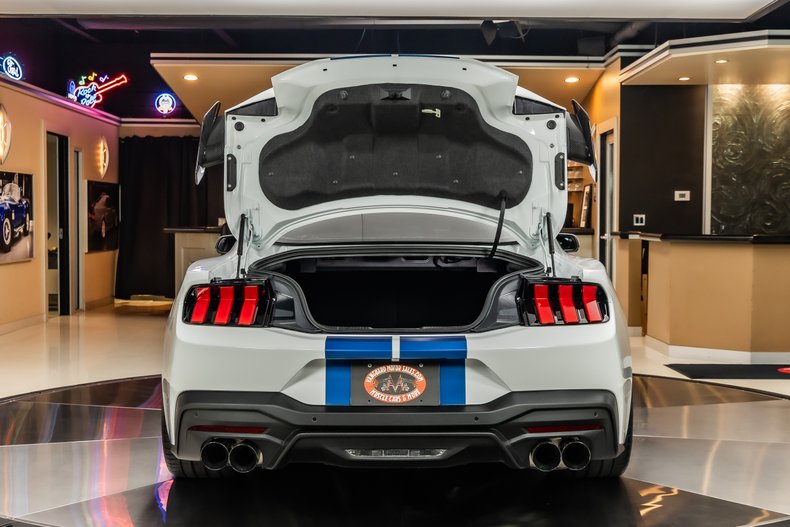 2025 Ford Mustang 82