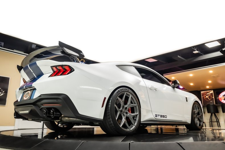 2025 Ford Mustang 46