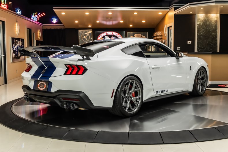2025 Ford Mustang 11