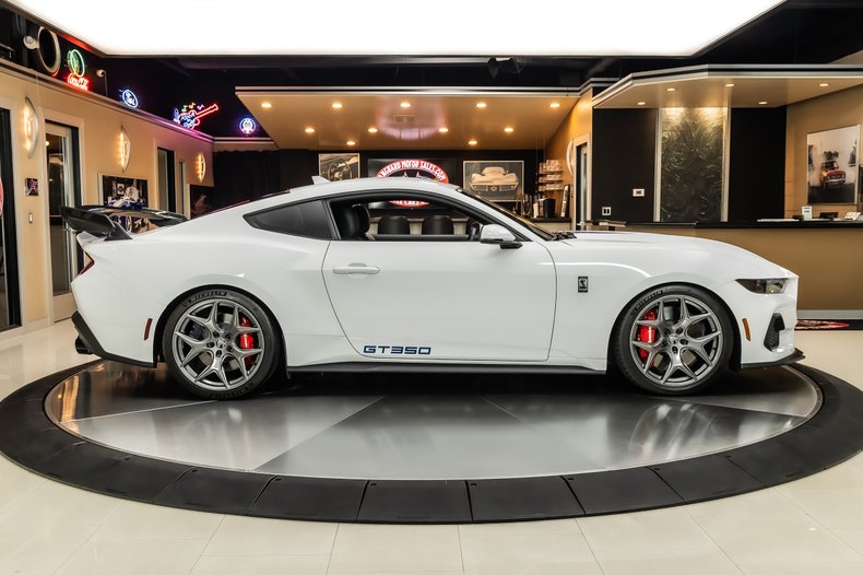 2025 Ford Mustang 10