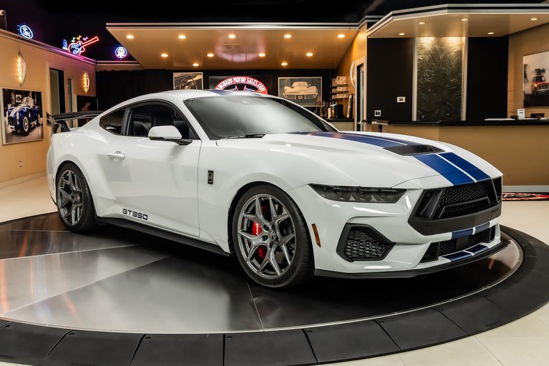 2025 Ford Mustang 8