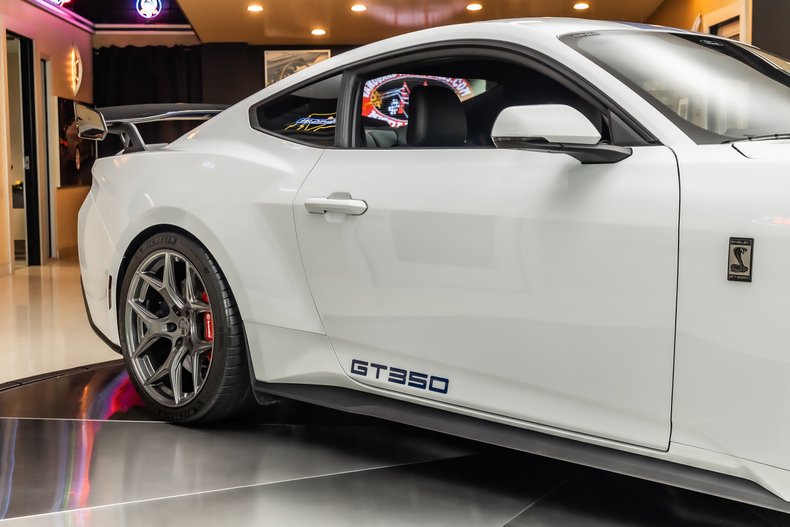 2025 Ford Mustang 21
