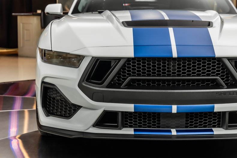 2025 Ford Mustang 19