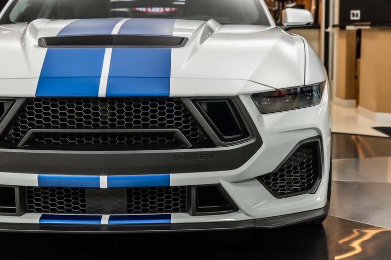 2025 Ford Mustang 27