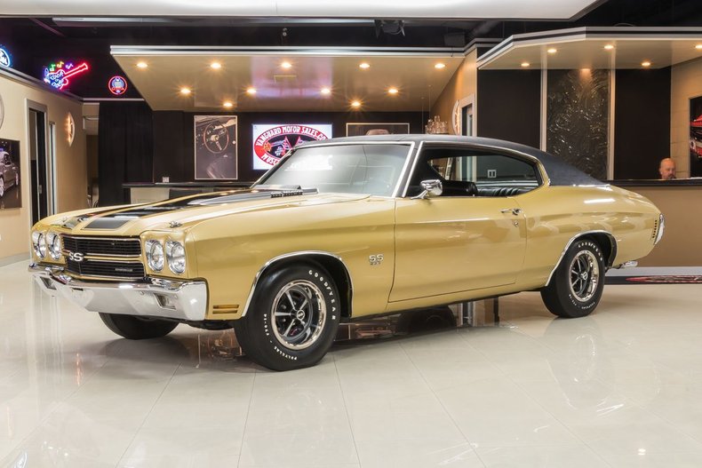 thumbnail image 2 of Auto World 1/18 Diecast 1970 Chevrolet Chevelle SS "Tricentennial Gold" MCACN Limited Edition AMM1332 2 of 6