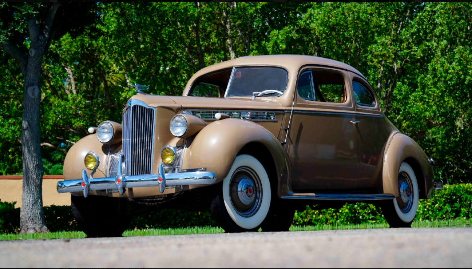 1940 Packard 110 COUPE