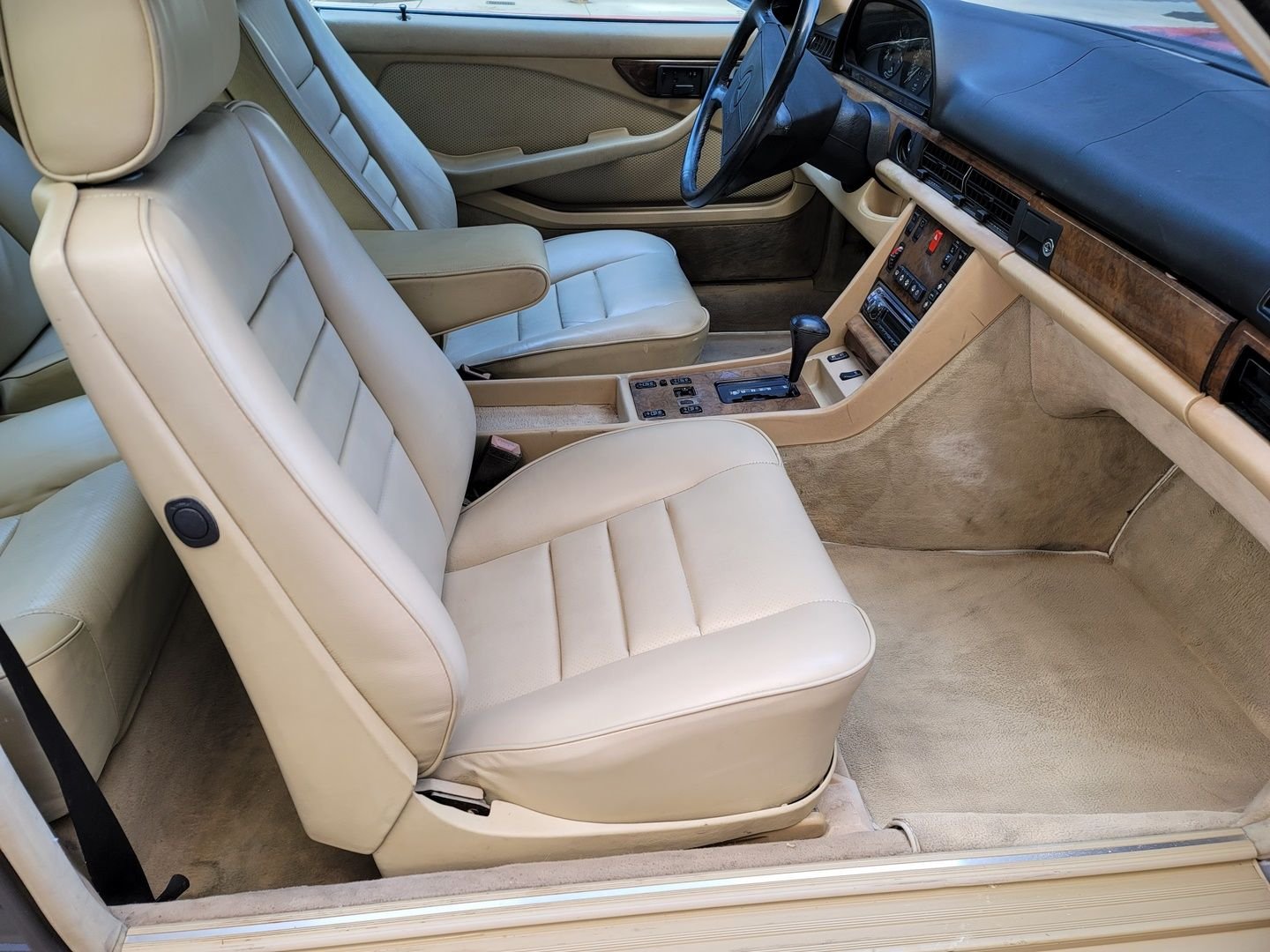 1991 Mercedes-Benz 560SEC VIN: WDBCA45E9MA584211