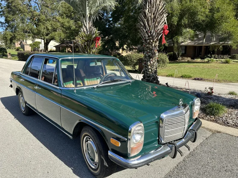 3746 | 1972 Mercedes-Benz 220D | Vintage Car Collector