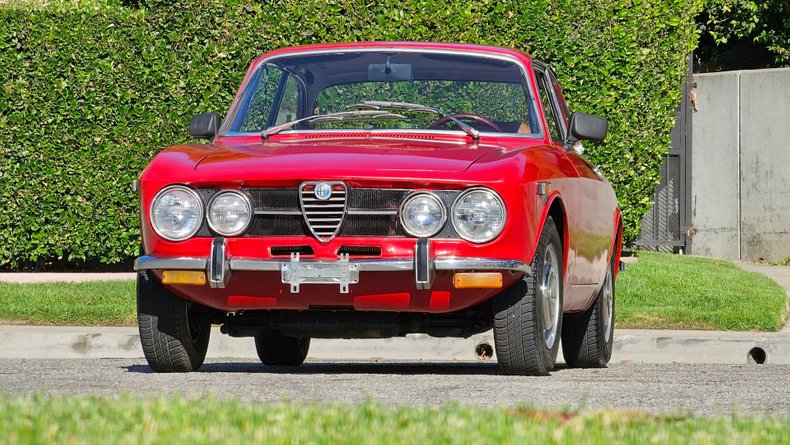 3865 | 1971 Alfa Romeo 1750 GTV | Vintage Car Collector