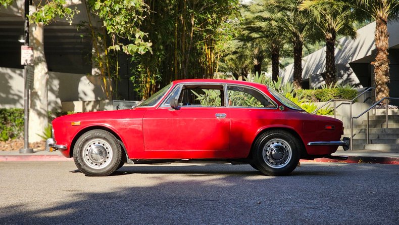 3865 | 1971 Alfa Romeo 1750 GTV | Vintage Car Collector