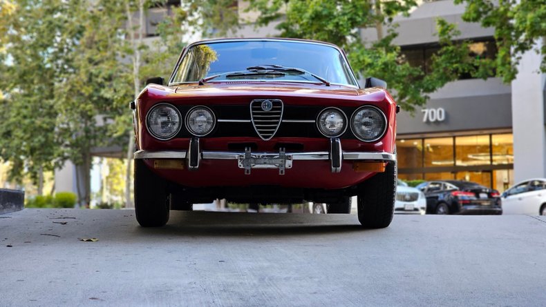 3865 | 1971 Alfa Romeo 1750 GTV | Vintage Car Collector