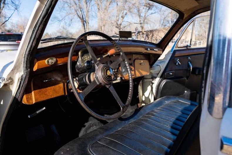 4127 | 1959 Jaguar Mark IX | Vintage Car Collector