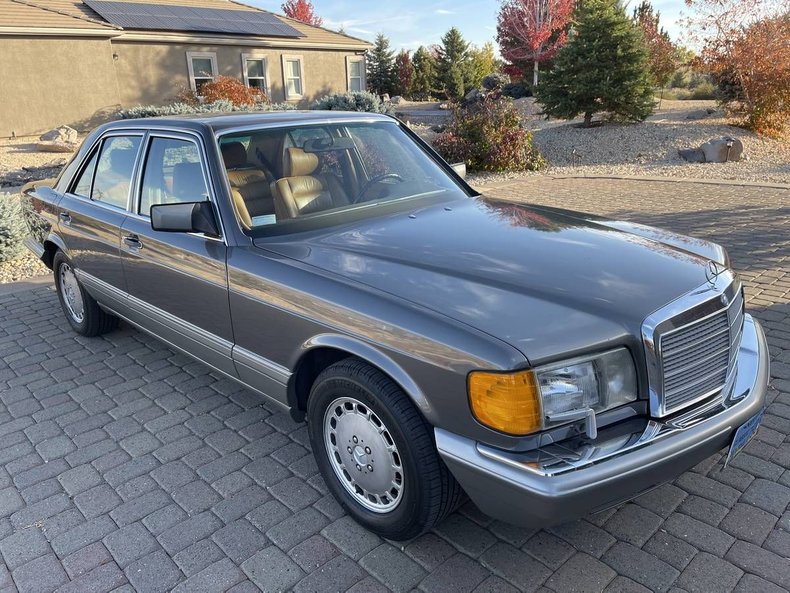 4219 | 1990 Mercedes-Benz 300SE | Vintage Car Collector