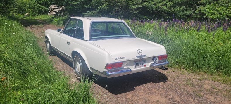 4235 | 1966 Mercedes-Benz 230SL | Vintage Car Collector