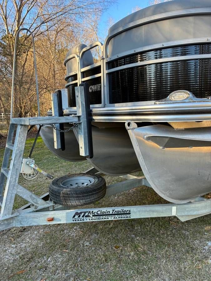 For Sale 2021 Lowe SF212