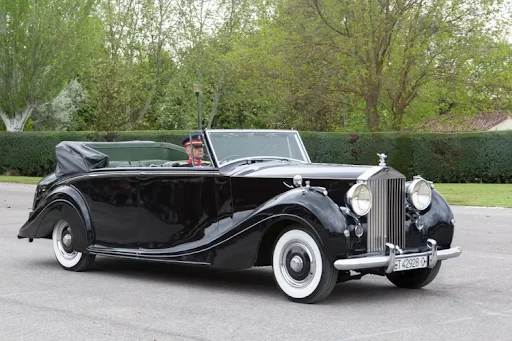 When Rolls Royce Cars Became Wedding Favorites: Timeless Luxury Trends