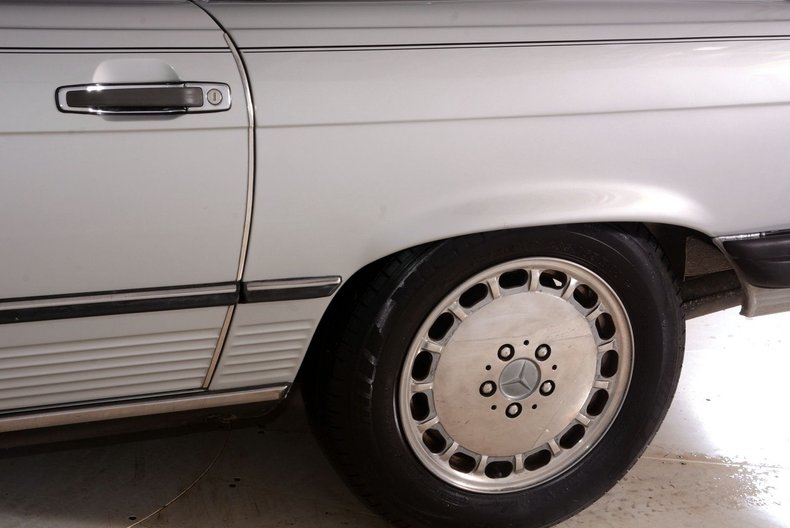1986 Mercedes-Benz 560SL | Volo Museum