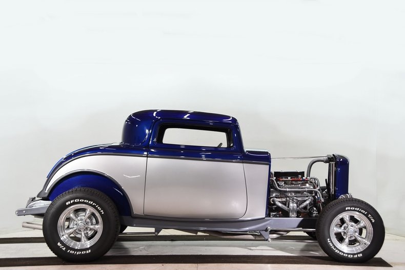 1932 Ford Custom | Volo Museum
