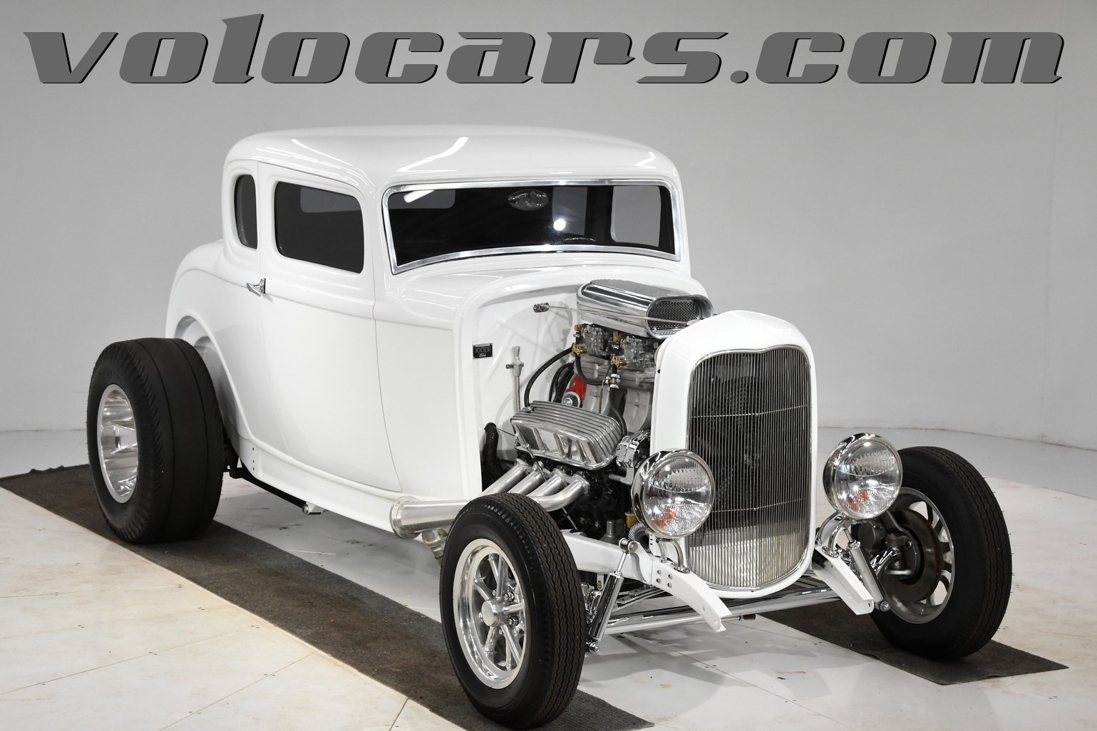 True hot rod- 32 coupe with a big block! 