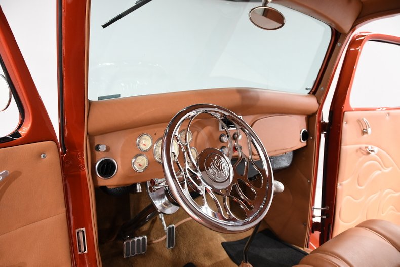 1935 Ford Custom