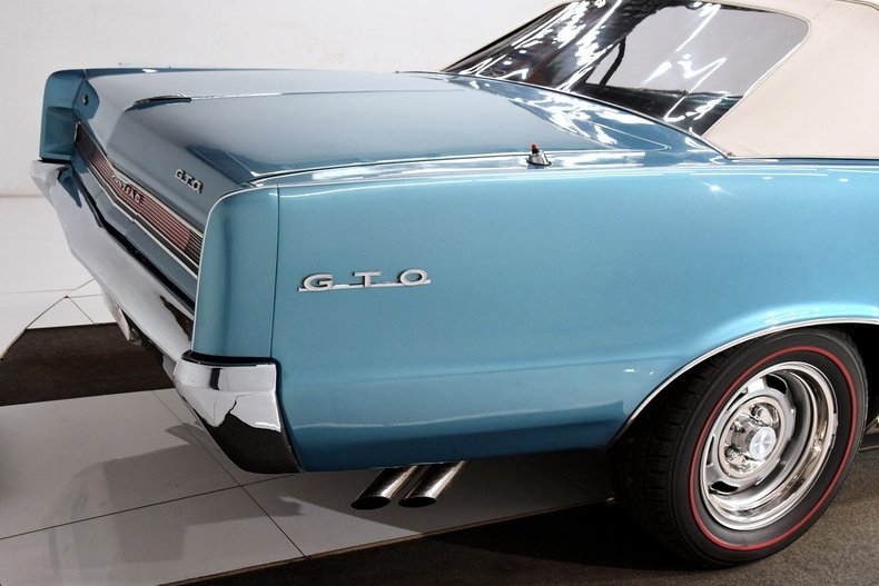 1964 Pontiac GTO | Volo Museum